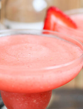 frozen strawberry lemonade margarita