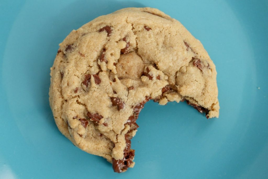 Mrs. Fields Knockoff Chocolate Chip Cookies