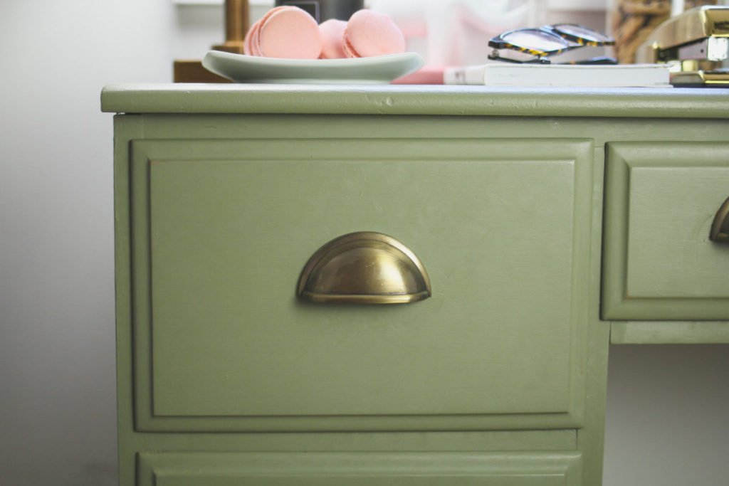 LiliesandLoafers - DIY Desk Makeover with Annie Sloan Chalk Paint