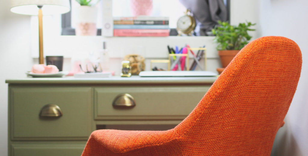 DIY Desk Makeover with Annie Sloan Chalk Paint - LiliesandLoafers