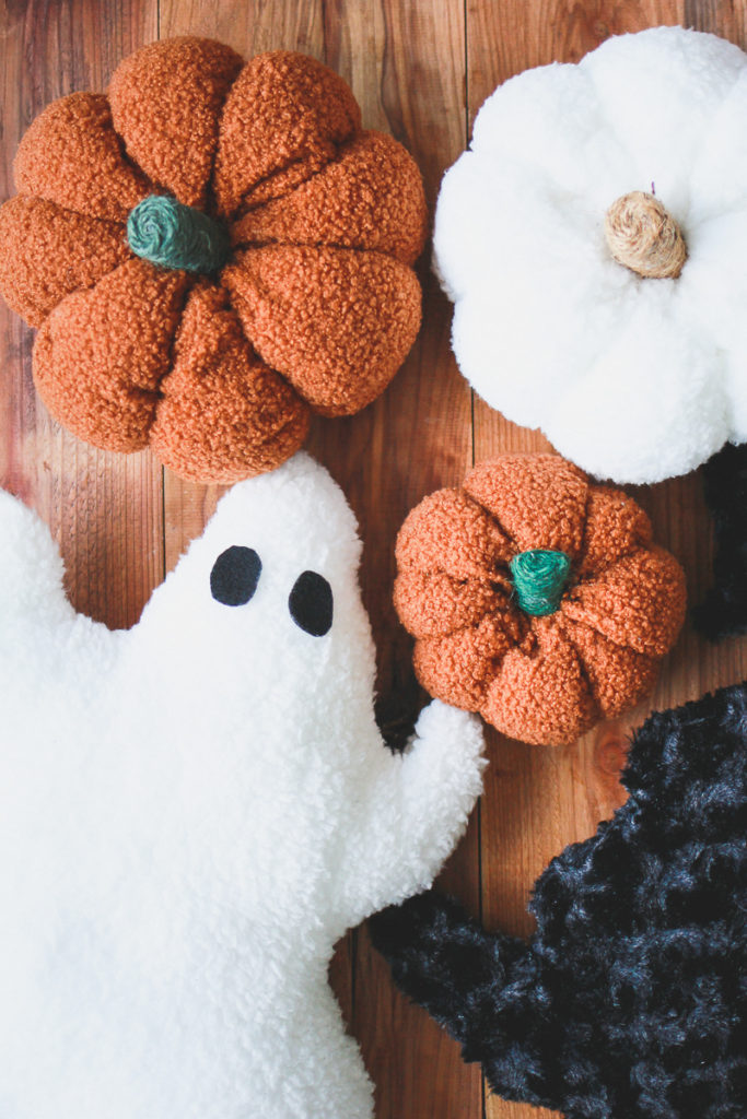 DIY Pumpkin Pillows