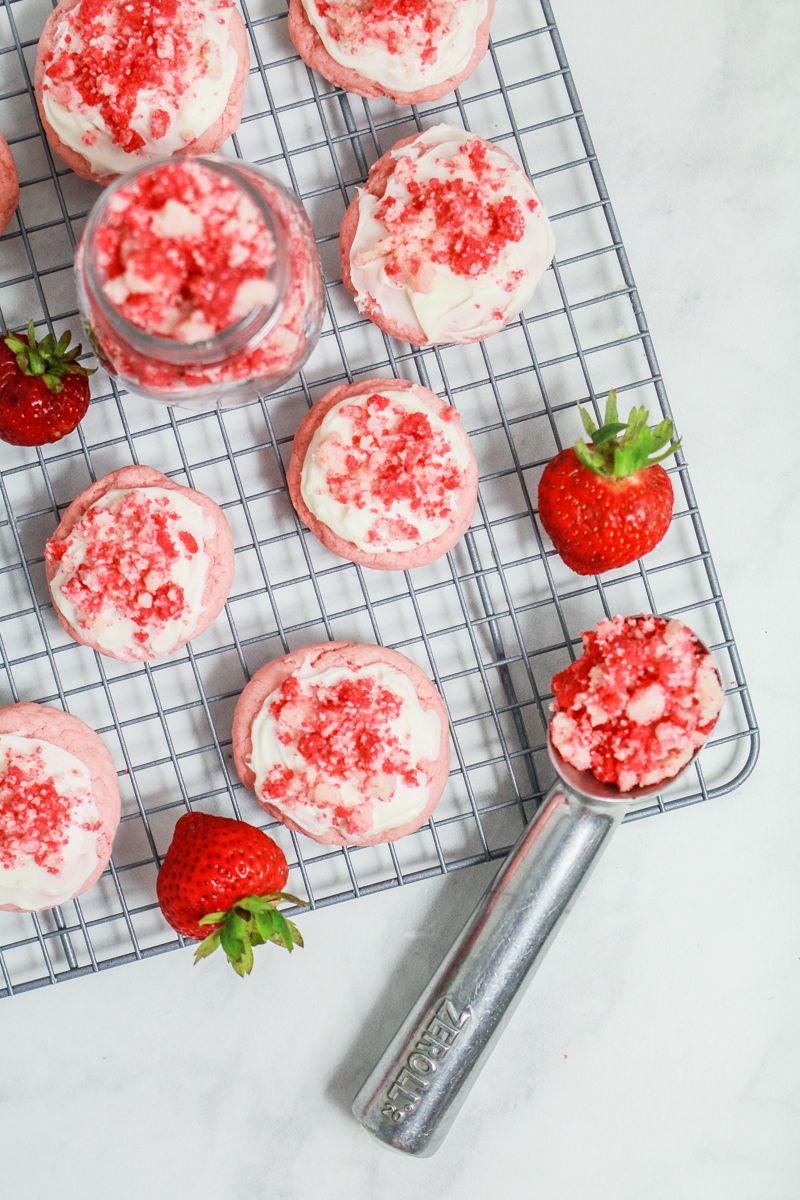 Strawberry Shortcake Crumble Cookies