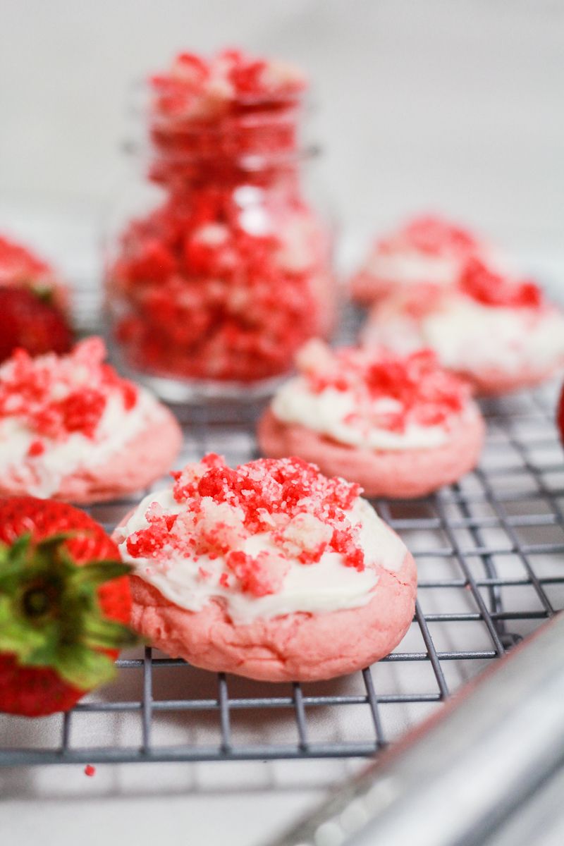 Strawberry Shortcake Crumble Cookies