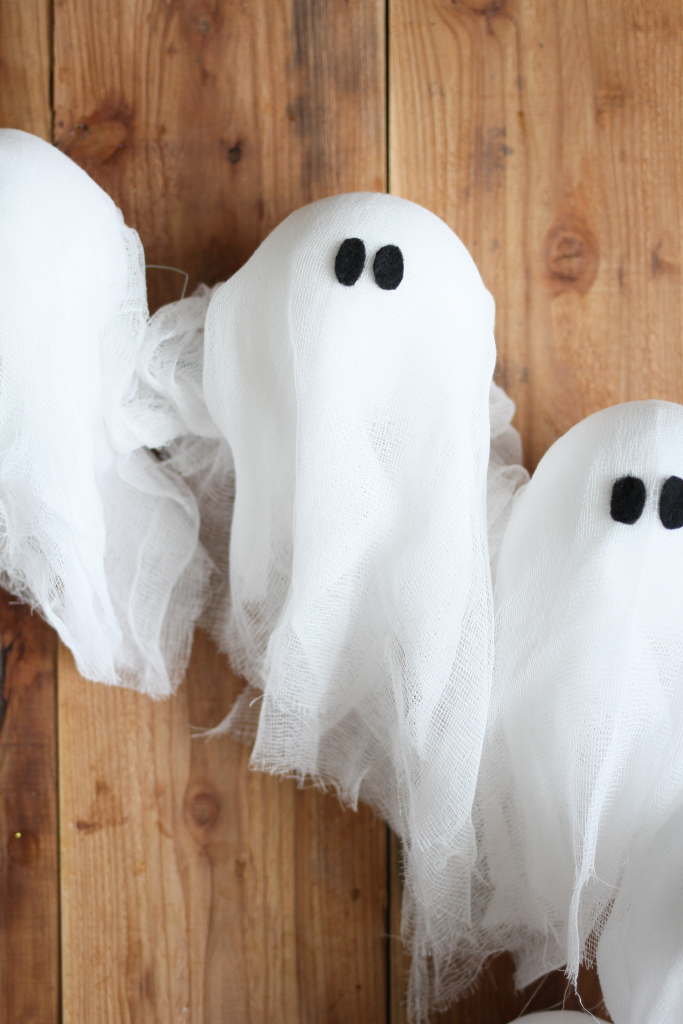 DIY Pottery Barn Ghost Wreath