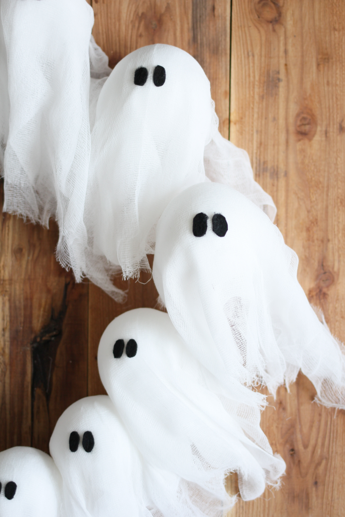 DIY Ghost Wreath