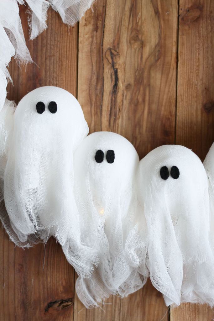 DIY Ghost Wreath